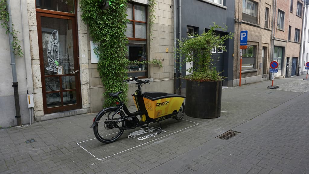 Duurzame ritten in de stad met een elektrische deelbakfiets