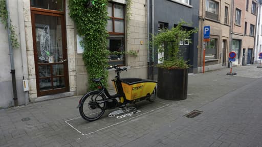 Duurzame ritten in de stad met een elektrische deelbakfiets