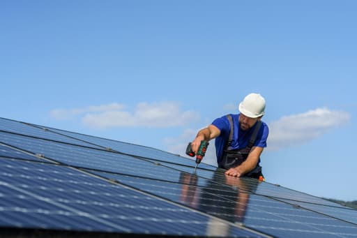 Laat zonnepanelen plaatsen