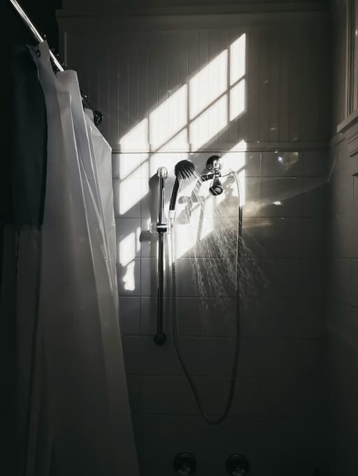 Douche minder lang (en minder warm)