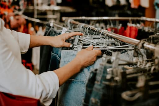 Koop kleding op Vinted of Marktplaats
